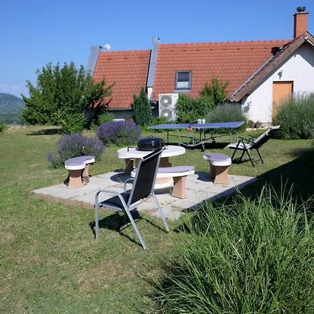 Balatoni Krokodil Vendeghaz Guest house